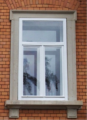 Ein Galgenfenster (das Winterfenster wird zum Doppelfenster). - © Foto: Klaus Siegele
