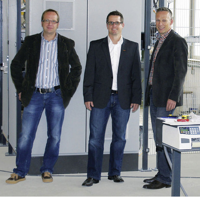 v.l.: Guido Peters, Klaus Hartmann (elumatec) und ­Winfried Peters