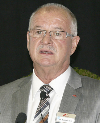 Für den Roto-Vorstandsvorsitzenden Dr. Eckhard Keill sind offizielle Vorhersagen über Wirtschaftsentwicklungen häufig „reines Wunschdenken“.