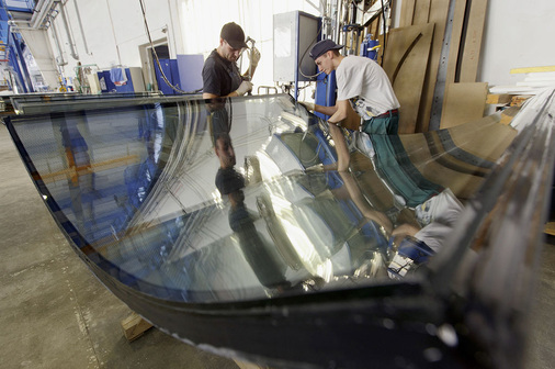 Die Biegespezialisten legen großen Wert auf die Förderung und Schulung des ­eigenen Nachwuchses, da Glasbieger kein Ausbildungsberuf ist.