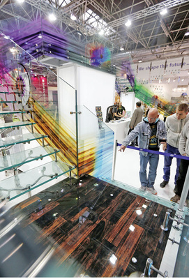 Das Glaserhandwerk stellte seine Leistungsfähigkeit mit einem komplett gläsernen Haus vor. - © Foto: Messe Düsseldorf, Constanze Tillmann.
