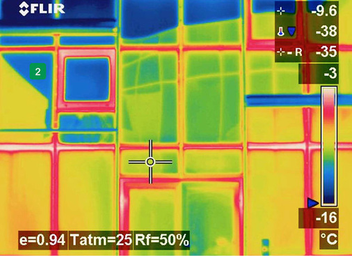 Mithilfe der Thermo­grafie können im ­Vorfeld der Planung neural­gische Problemstellen wie Wärmebrücken sichtbar gemacht werden.