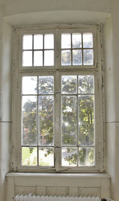 Holzfenster mit Sprossen aus Stahl am Psychiatrischen Krankenhaus in Wiesloch. - © Hermann Klos, Holzmanufaktur Rottweil
