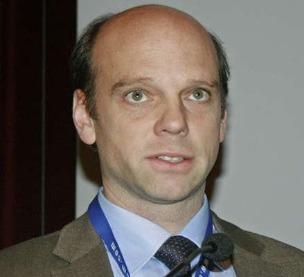 Tilmann Kuhn, Fraunhofer Institut für Solarenergiesysteme: „Um Strom über erneuerbare Energie zu gewinnen, müssen wir künftig aus Platzgründen auch die Fassadenflächen mit einbinden.“