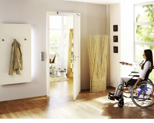 Elektrisch steuerbare Türen und Fenster erleichtern für alle Menschen die Nutzung.