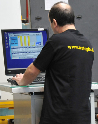 Die neue A+W Softwaregeneration, die bei Teuto-Glas zum Einsatz kommt, verfügt über umfangreiche Monitoringinstrumente. Die Anzeige wichtiger Kennzahlen sorgt für hohe Transparenz.