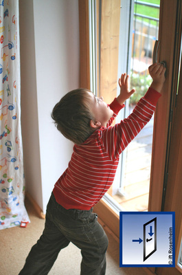 Auch für Kinder sollte eine Fenstertür leicht bedienbar sein