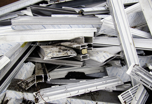 Bild 2: Aluminiumprofile, die als Schrott beim Abriss anfallen.