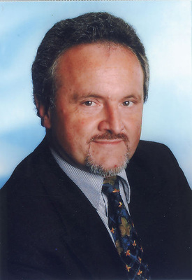 Ekkehard Wagner leitet das Vertriebsbüro Deutschland der österreichischen Ertl Glas AG in Allersberg. Er ist als Fachbuchautor in der Glasbranche bekannt.