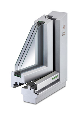 Das neue Holzfenster HF 82 Effizient biete als Einstiegsmodell einen UW = bis 0,86 W/m2K.
