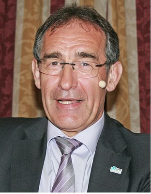 „Wir bringen mit unseren Fenstern ein gutes Lebensgefühl.“, so VFF-Präsident Bernhard Helbing.