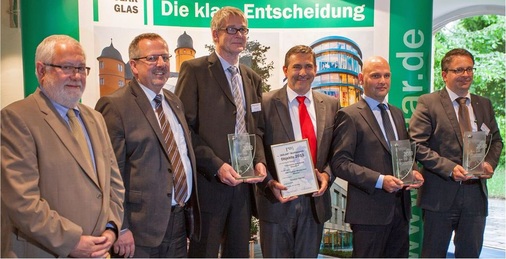 Bei der Preisverleihung: Hans Franke, Energy Glas; Hans-Joachim Arnold, Michael Koch, Teutemacher Glas; Alexander Kienle, Glaswerke Arnold; Christian Dahlick, Oder-Glas; Alexander v. Mezynski, Glas Wagener (v.l.).