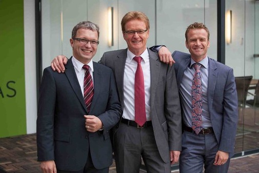 Das Führungsteam von Solarlux (v.l.): Dr. Stefan Breer, Herbert Holtgreife, Seniorchef und Gründer des Unternehmens, und 

Stefan Holtgreife.