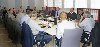 
Teilweise heftig diskutiert wurde beim Sachverständigenrat des BVT Tore das Thema Kraftmessung bei der jährlichen Torprüfung. Geschäftsführer Kai-Uwe Grögor leitete erstmalig die Sitzung der Sachverständigen. 
