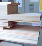 
Im Bild oben ist die Rundung zu sehen. Auch erkennbar: die mit dem RipTec-Verfahren bearbeite-ten Stirnseiten.
