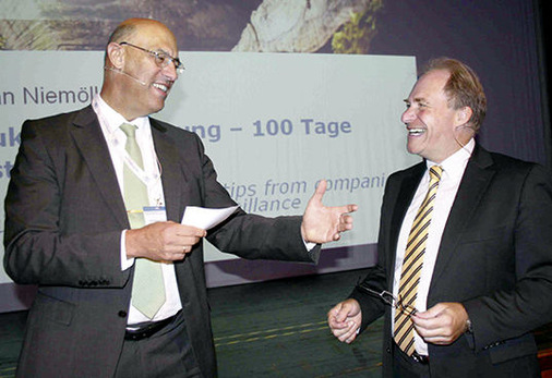 <p>
Die Professoren im professionellen Austausch: Christian Niemöller und Ulrich Sieberath in der Session zur Bauproduktenverordnung. 
</p> - © Foto: Matthias Rehberger

