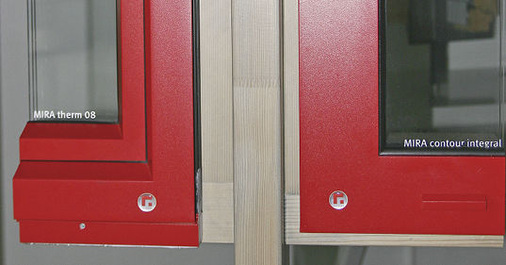 
Auf Basis des Grundsystems Mira und mit gleichem Holzquerschnitt lassen sich passiv-haustaugliche Varianten (therm 08) oder das Integralsystem contour herstellen. 
