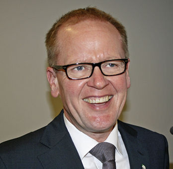 
BF-Geschäftsführer Jochen Grönegräs freute sich über den bis auf den letzten Platz gefüllten Seminar-Saal.
