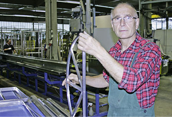 <p>
Auch Sonder-Isoliergläser mit ausgefallenen Formen können in der Werkstatt gefertigt werden.
</p>