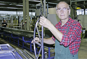 
Auch Sonder-Isoliergläser mit ausgefallenen Formen können in der Werkstatt gefertigt werden.
