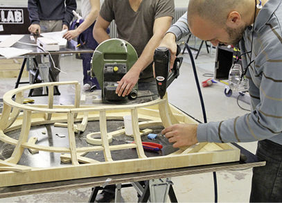 
In der Werkstatt am Bucky Lab an der TU Delft werden Mockups und 1:1 Modelle von Fassadenelementen erstellt.
