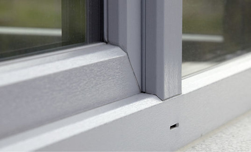 
Interessant für den Objekt- und den Wohnbau: Moderne Kunststoffoberflächen sind ästhetisch hochwertig und lassen sich mit minimalem Aufwand sauber halten.
