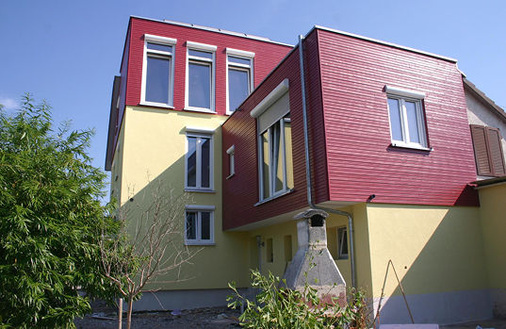 
Eine Fassade sollte nicht nur gut aussehen, sondern auch die energetischen Ansprüche erfüllen. Eine Abstimmung der beteiligten Gewerken ist deshalb notwendig.
