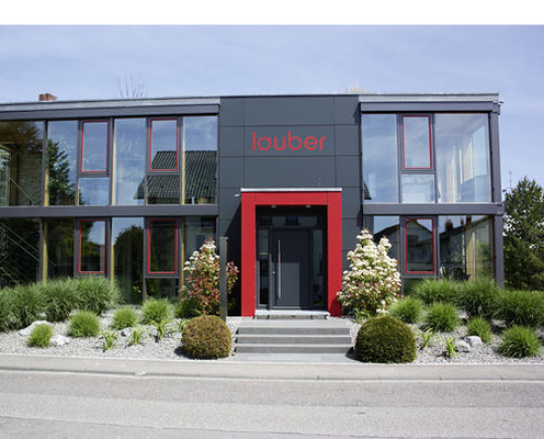 
Heute leiten die Brüder Markus (Technik und Produktion) und 
Michael Lauber (Endkundengeschäft, Vertrieb) das Unternehmen. 
