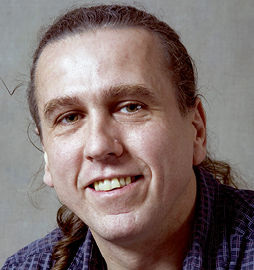 
Heiko Schwarzburger, Chefredakteur der „photovoltaik“, Zielgruppe: Fachplaner, Architekten und Entscheider aus dem Handwerk der Gewerke Elektroinstallation, Sanitär und Heizung, Solar, Dachdecker, Bauklempner, Glaser, Fassadenbauer und Lüftung.
