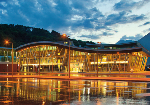 Sapa Building Systems entwickelte zusammen mit Partnern eindrucksvolle Wicona Fassaden für den neuen Bahnhof “Alpika Service“.