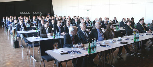 Rund 110 Teilnehmer aus der Fensterbranche und aus der Wohnungswirtschaft sind der Einladung des Netzwerkers Oliver Frey nach Heidenheim gefolgt.