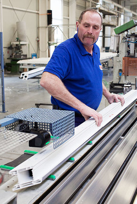 
Die Profile durchlaufen den üblichen Produktionsprozess, …
