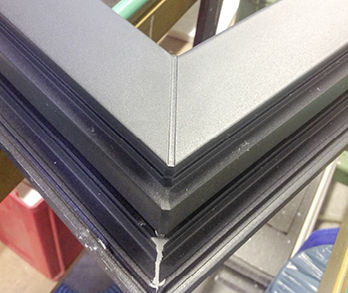 
Es lassen sich sogar Aluminium-imitierende Oberflächen lackieren.
