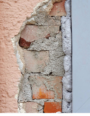 
Jeder Werkunternehmer, der trotz Zurückweisung von Bedenken durch den Auftraggeber die Werkleistung ausführt, die sich letztendlich dann als mangelhaft erweist, ist immer dem Risiko ausgesetzt, für diesen Mangel in Anspruch genommen zu werden.
