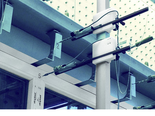 
Bis zu 2400 Pascal Prüfdruck wurden auf dem Prüfstand simuliert. Wegstreckennehmer erfassten und protokollierten über die EDV die Messwertabweichungen.
