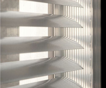 
Zum umfangreichen Sortiment der Funktionsgläser zählt bei dem ClimaPlusSecurit-Partner auch das Jalousien-Isolierglas Isolette. 
