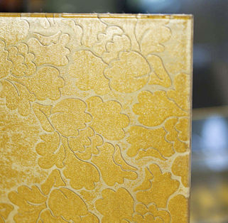 
Der Glashandel umfasst eine Reihe an Interieur- und Designgläser, wie das Vetrovari mit edler Stoffeinlage.
