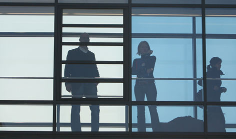 
Mit elektrochromen Gläsern lässt sich ein variabler Sonnenschutz umsetzen – die Scheiben werden entsprechend heller oder dunkler geschaltet.
