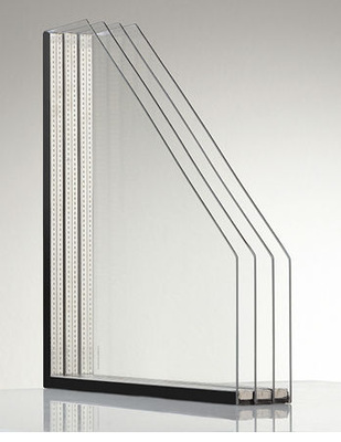 
Ein 4-fach-ISO aus vier Dünngläsern kann Ug-Werte von bis zu 0,3 W/m²K erreichen. Die Fertigung stellt dabei große Anforderungen an den Verarbeiter.
