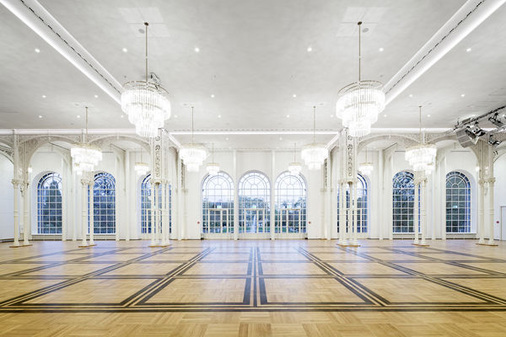 Für die Rekonstruktion der umlaufenden historischen Befensterung wählten die Planer das wärmedämmende Stahlprofil Janisol von Schüco Stahlsysteme Jansen, Bielefeld. - © Jansen AG
