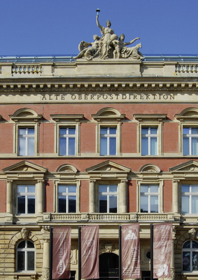 
Ansicht der Alten Oberpostdirektion nach Fassadensanierung und Einbau der neuen Fenster.
