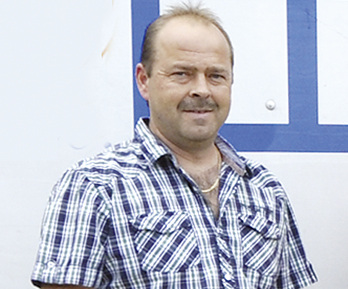 
Die Auftragsvergabe an einen polnischen Fensterhersteller war bereits beschlossene Sache. Letztlich konnte Juniorchef Stefan Rolfes die Auftraggeber trotzdem überzeugen.
