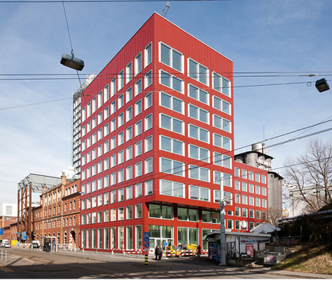 <p>
</p>

<p>
Die Fenster für das Verwaltungsgebäude Löwenbräu Red sowie für den Wohnturm wurden von der Gartner hergestellt, das Glas von Schollglas.
</p> - © Fotos: Andreas Lechtape/NBK

