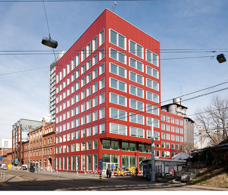 



Die Fenster für das Verwaltungsgebäude Löwenbräu Red sowie für den Wohnturm wurden von der Gartner hergestellt, das Glas von Schollglas.

