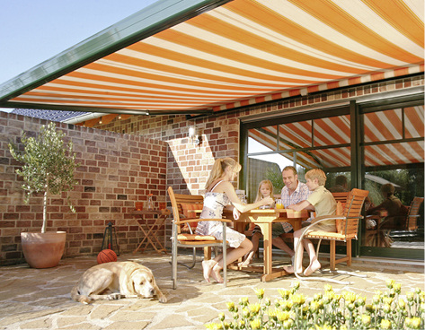 


Kastenmarkisen liegen nach wie vor im Trend, wenn die Montage auf die glatte Wand erfolgt und der Schutz vor Wind und Wetter gefragt ist.
