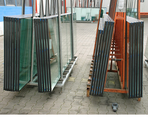 
Nach der Übergabe steht dem Fenster- oder Fassadenbauer das Gestell für achtWochen kostenfrei zur Verfügung, danach wird eine Wochenpauschale fällig.
