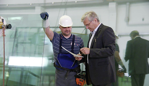 <p>
Die Kunden aus dem Fenster- und Metallbau fragen sehr häufig Spezialgläser nach. Zunehmend wird dabei Isolierglas aus Sicherheitsglas verlangt.
</p>