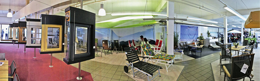 
Der Mix macht's: Auf über 1000 m² Ausstellungsfläche werden neben Sonnenschutz, hochwertigen Gartenmöbeln und Weber-Grills auch Holz-Aluminiumfenster von Zöllner Fensterbau angeboten.
