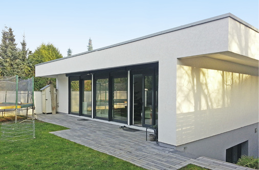 
Hier im Bild ein KfW-Effizienzhaus 70 in Bonn Bad-Godesberg. Die bauliche Planung und Umsetzung erfolgte nach der EnEV 2014.
