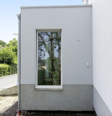 
Ein Anbau im Passivhausstandard an eine KfW 55 Bestandsimmobilie. Der U-Wert der Wand beträgt nur 0,065 W/m²K.
